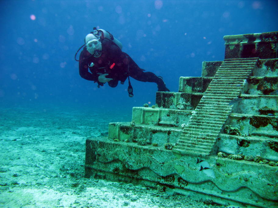 Mayan temple sculpture picture